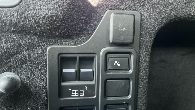 Land Rover Discovery 3.0 D300 R-Dynamic HSE 5dr Auto Diesel Station Wagon